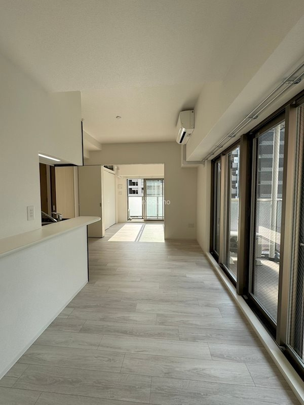 大阪市浪速区桜川１丁目の賃貸マンションの居間・リビング