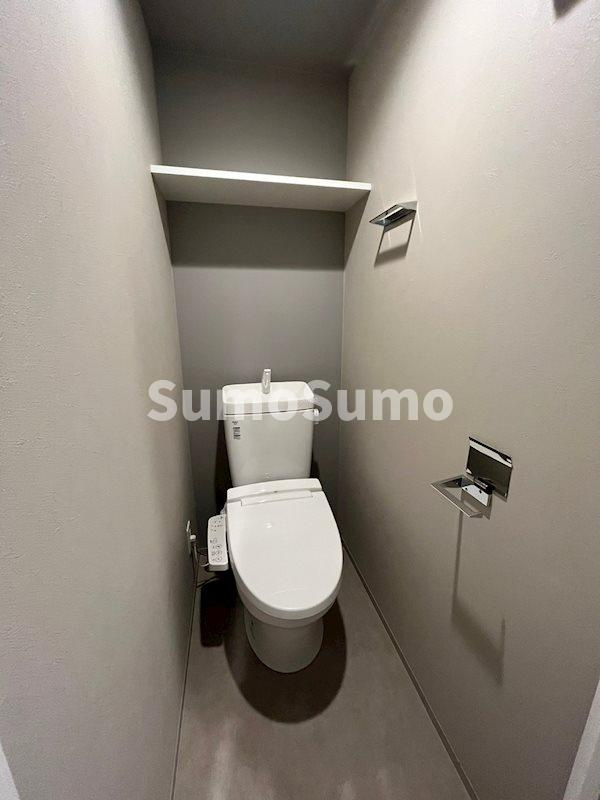 大阪市西区西本町１丁目の賃貸マンションのトイレ