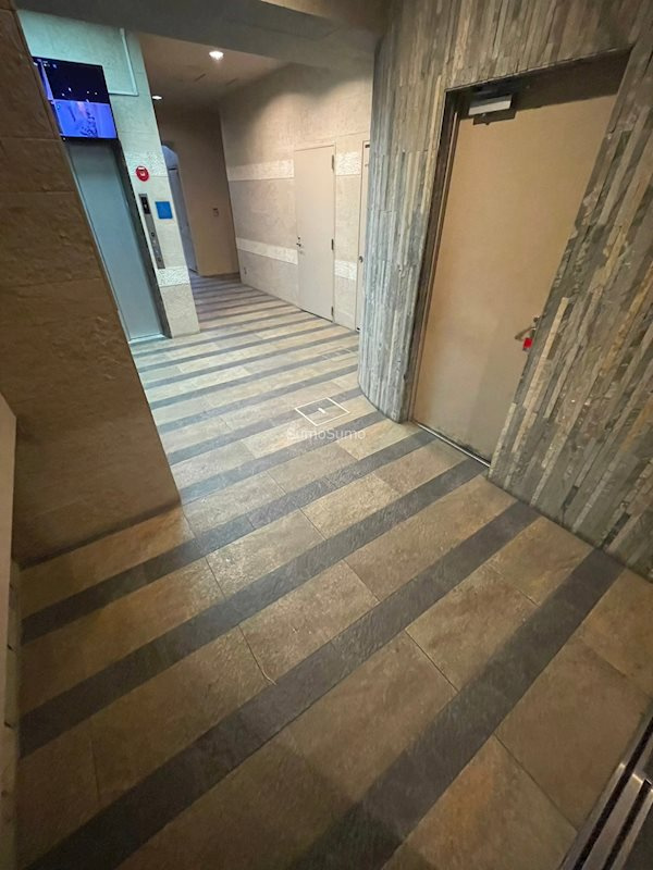 大阪市中央区南船場２丁目の賃貸マンションのロビー