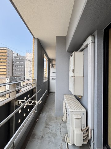 高口箔屋ビルのバルコニー