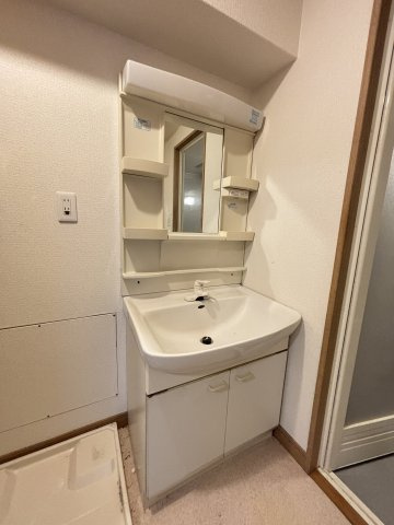 高口箔屋ビルの洗面所