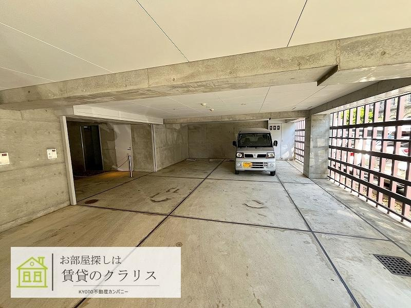 SUMAU（スマウ）の駐車場