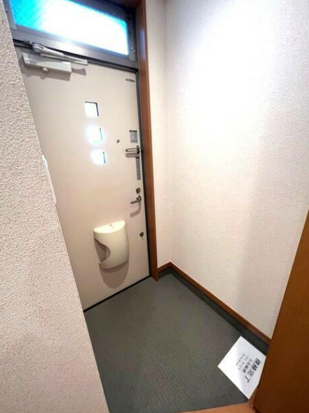 府中市幸町１丁目のアパートの玄関