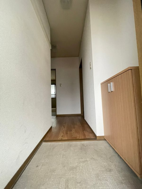 ハイツ平成の玄関