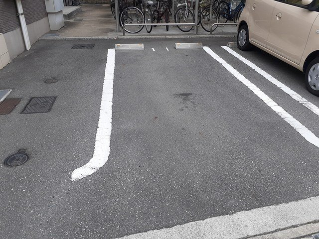 ポーシェガーデン５の駐車場