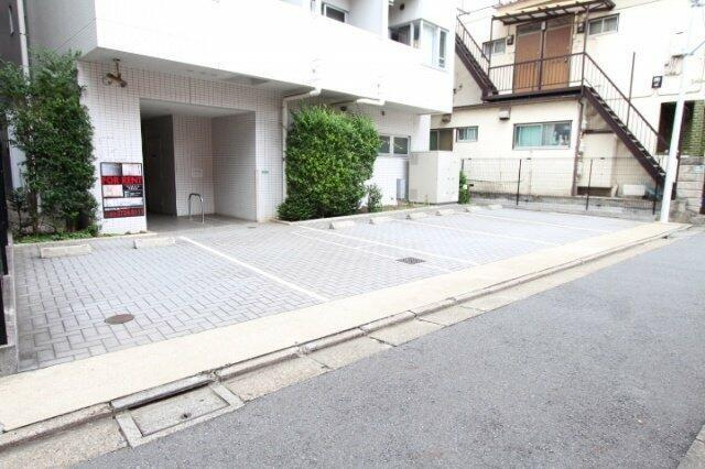プライムアーバン学芸大学Ⅱの駐車場