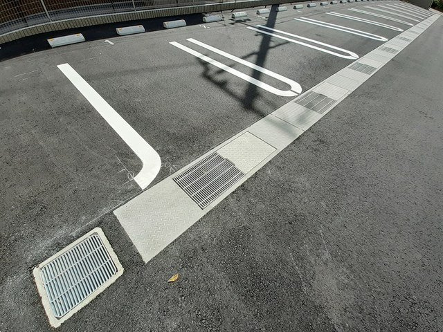 シーズンテラス太子の駐車場