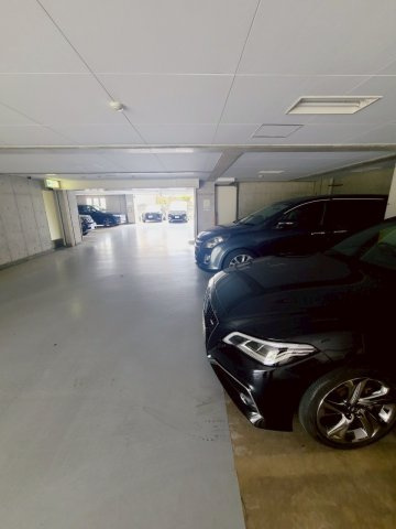 ロイヤルメゾン宝塚南の駐車場
