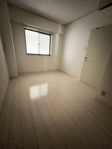 ロイヤルメゾン宝塚南の寝室