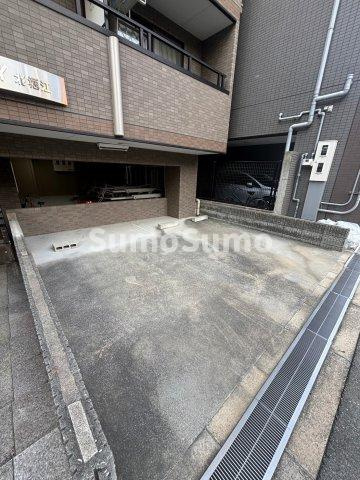 大阪市西区北堀江２丁目の賃貸マンションの駐車場
