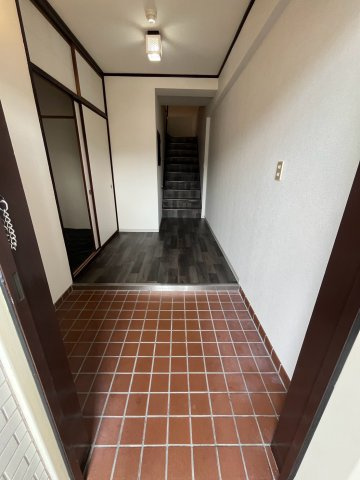 グロース甲陽園の玄関