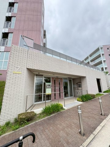 URグリーンヒルズ仁川 7号棟のエントランス