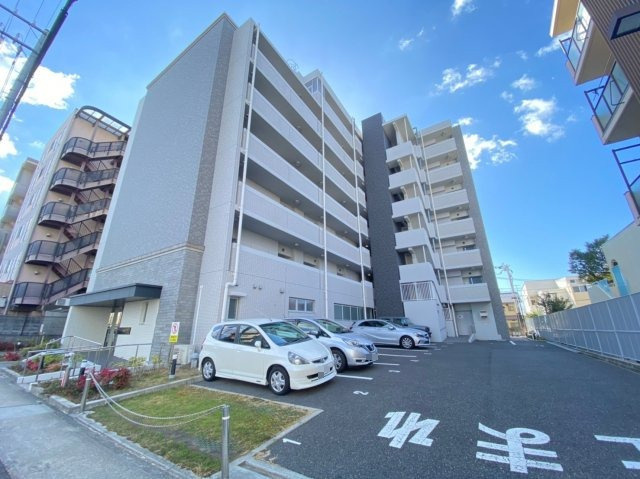 プレディアスタイル神戸垂水の駐車場