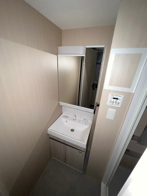 大阪市浪速区日本橋東３丁目の賃貸マンションの洗面所