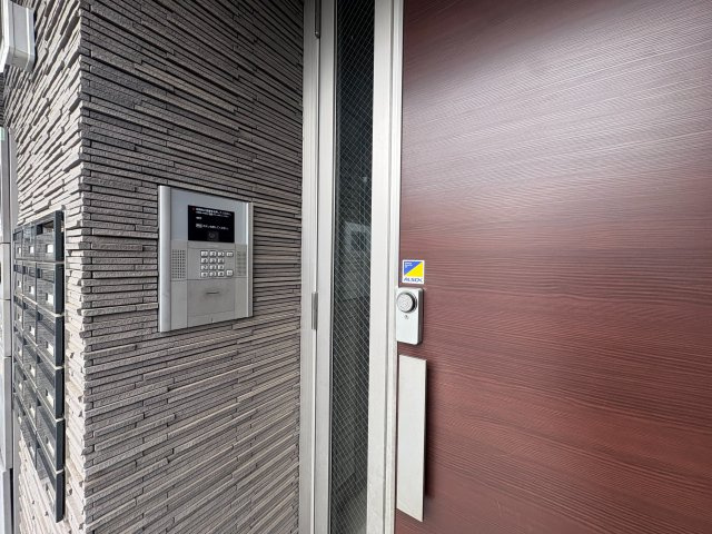 川崎市高津区久地４丁目のアパートのエントランス