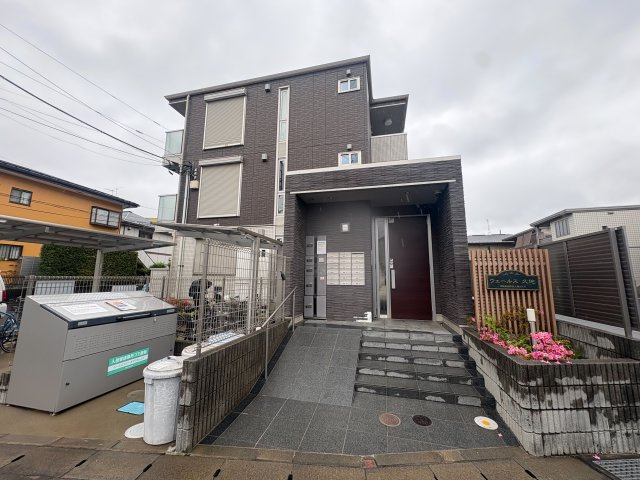 川崎市高津区久地４丁目のアパートのエントランス