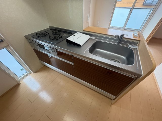 川崎市高津区久地４丁目のアパートのキッチン