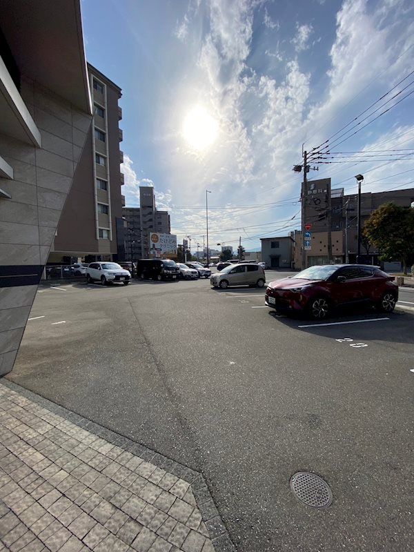 サン ラ ルーチェ博多南の駐車場