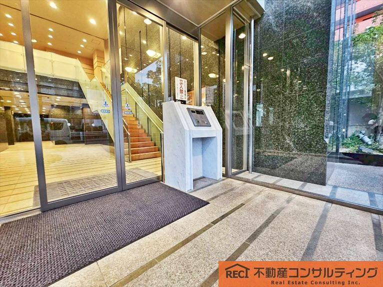 ワコーレ神戸灘タワーの玄関