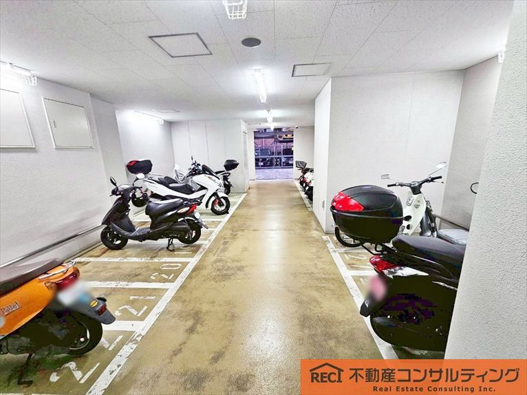 ワコーレ神戸灘タワーの駐車場