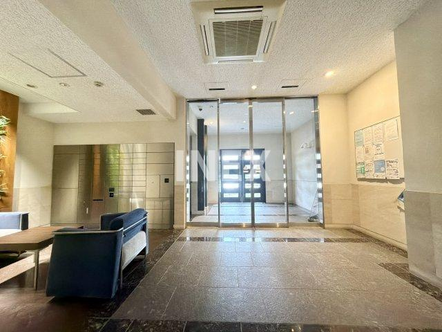 横浜市西区桜木町５丁目の賃貸マンションのロビー