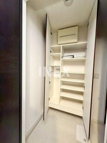 横浜市西区桜木町５丁目の賃貸マンションの収納