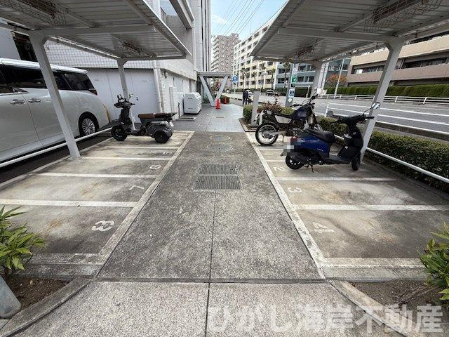 リストレジデンス茅ヶ崎海岸の駐車場|敷地内バイク置場