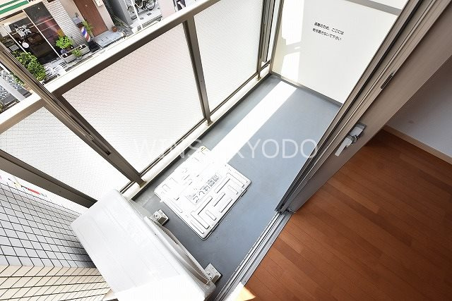 世田谷区世田谷３丁目の賃貸マンションのバルコニー