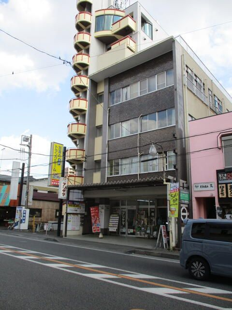 有山ビルの外観