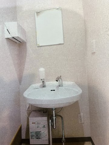 茄子川事務所の洗面所