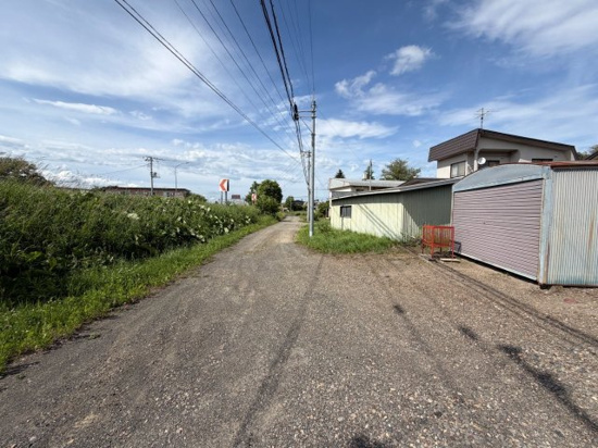 網走郡美幌町字美富６０番地６　中古売家の前面道路含む現地写真
