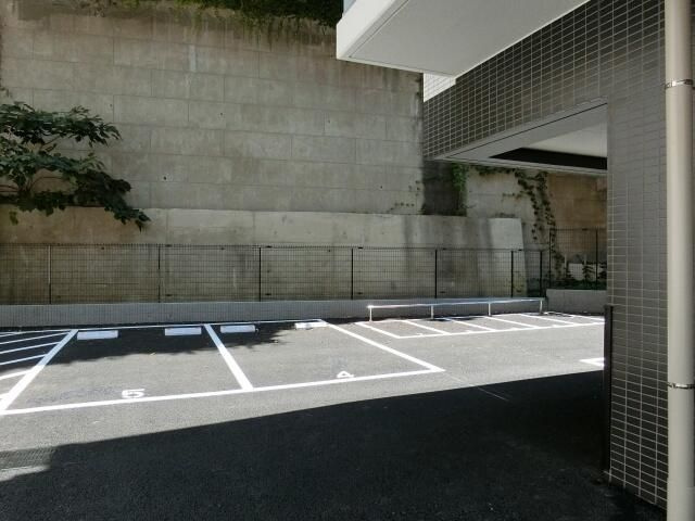 ＡＸＡＳレジデンス目黒東の駐車場