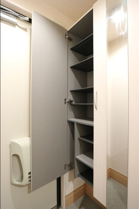 クレールフラッツ天王台の玄関|明るい玄関です
