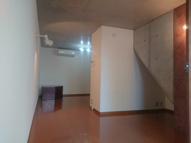 ミッドカラースクエアの内装