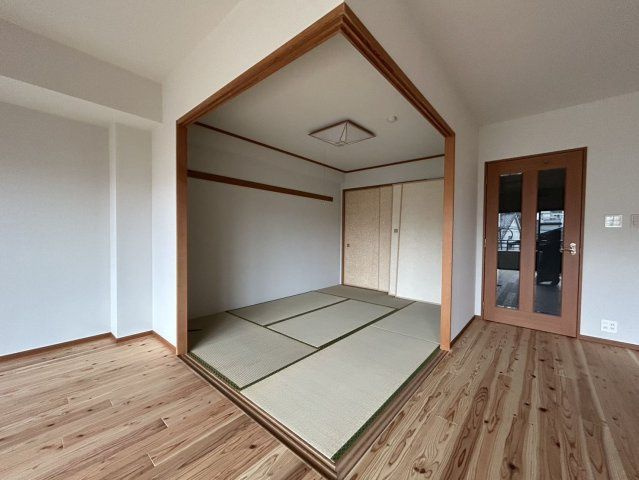 ロイヤルヴィーゼ高宮の和室