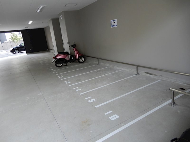 【駐車場】