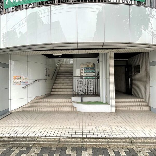 名古屋市中川区高畑４丁目の賃貸マンションのエントランス