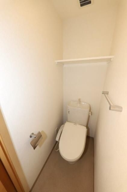 セナリオフォルム柏Ⅶのトイレ|落ち着いた色調のトイレです