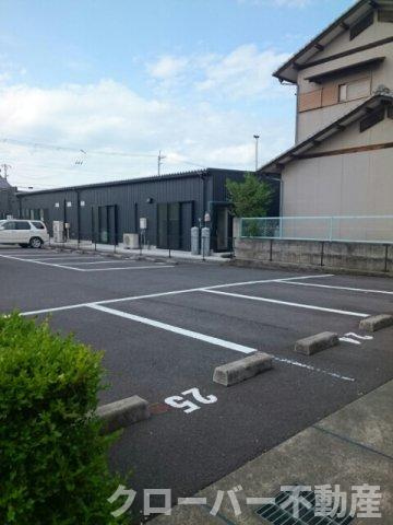 パールスクエアＣの駐車場