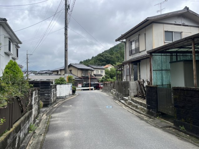 熊野町新宮5丁目の前面道路含む現地写真