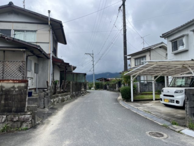 熊野町新宮5丁目の前面道路含む現地写真