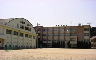 【周辺】 | プリムローズＡ | 今治市立桜井中学校まで450m
