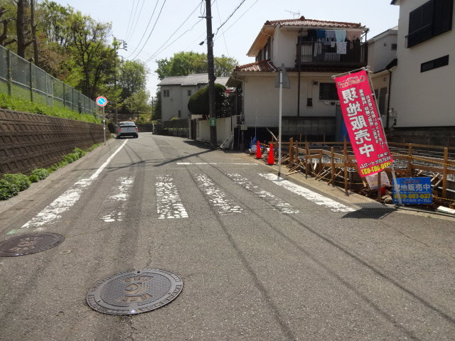【前面道路含む現地写真】