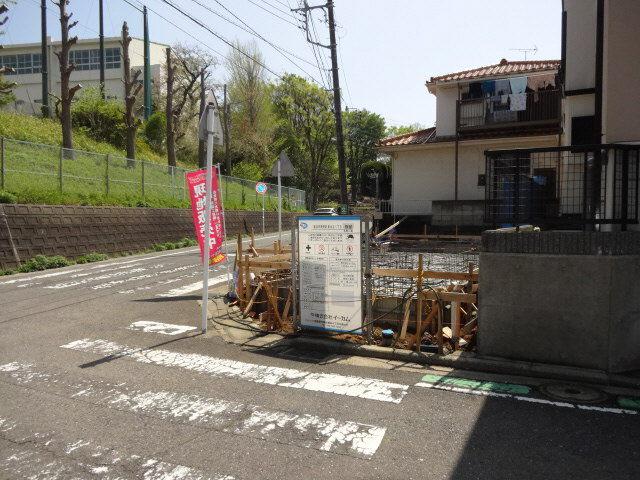【前面道路含む現地写真】