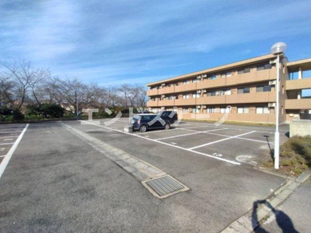 グリーンヒルズの駐車場|高崎、前橋エリアのお部屋探しはエンドスケープまで！お客様の理想お聞かせ下さい♪