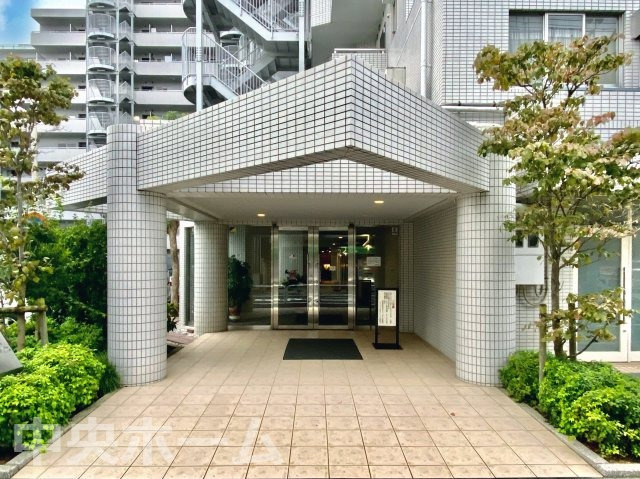 ツインシティ東砂アネックスのエントランス|【エントランス】マンションのエントランスは、その物件の印象を決める、顔とも言える場所です。毎日通る場所ですからきれいなのが一番です。エントランス内はオートロックですので暮らしの安全も確保されています。
