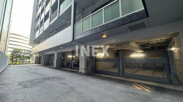 横浜市神奈川区台町の賃貸マンションの駐車場
