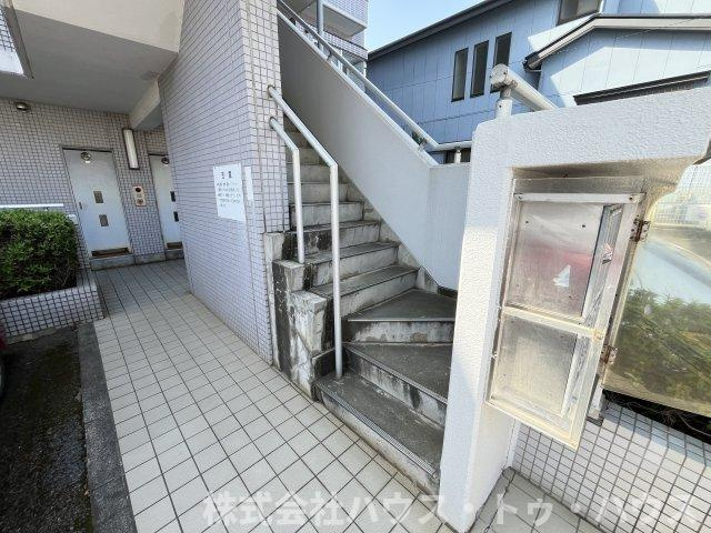 フラットサモアノ・北小金のエントランス