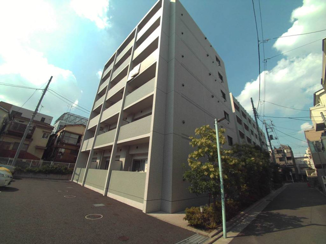 【外観】 | プライムアーバン千駄木 | プライムアーバン千駄木は、大通りから中に入った閑静な住環境です。