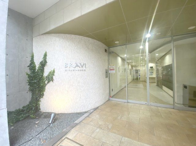 BRAVI南堀江のエントランス
